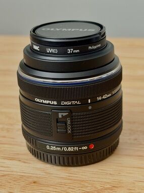 Olympus Black 14-42mm Digital Zoom Lens with 37mm UV Filter